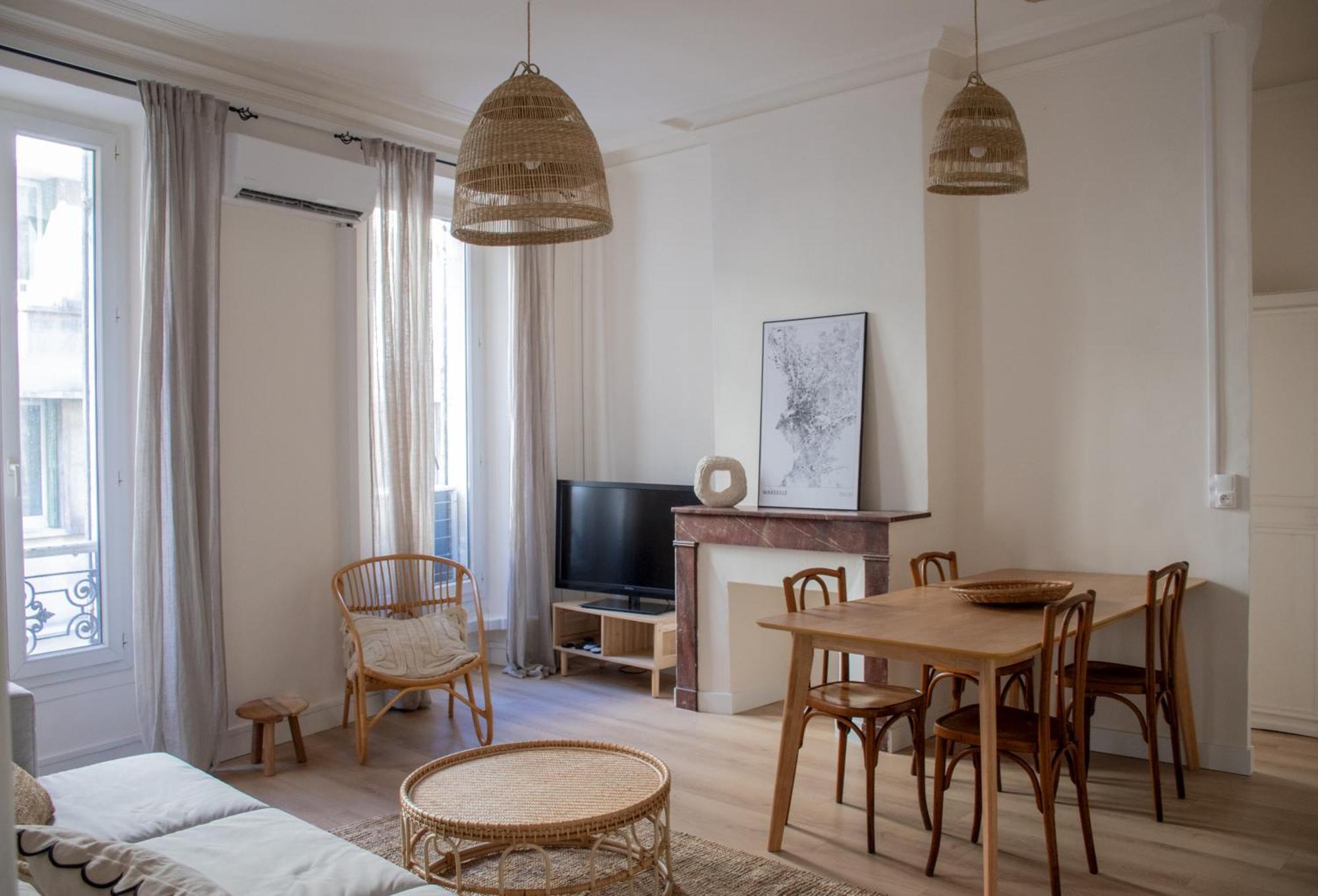 Cozy Flat Fully Renovated By Interior Designer Daire Marsilya Dış mekan fotoğraf